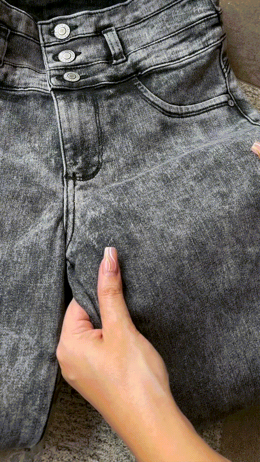 3 JEANS X $225.000